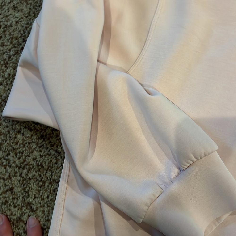 Super soft pink lululemon crewneck - Picture 4 of 6